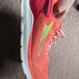 Altra Torrin 5 running shoe women's 8.5.